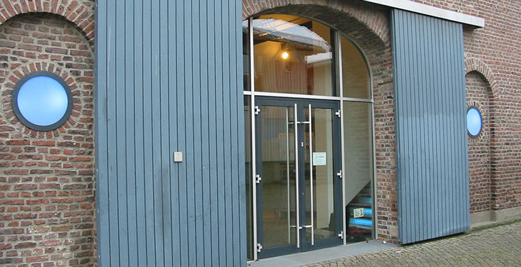 Hubert Burda in seiner Bibliothek über die Verbindung zwischen der klassischen Kunst und modernen Medien